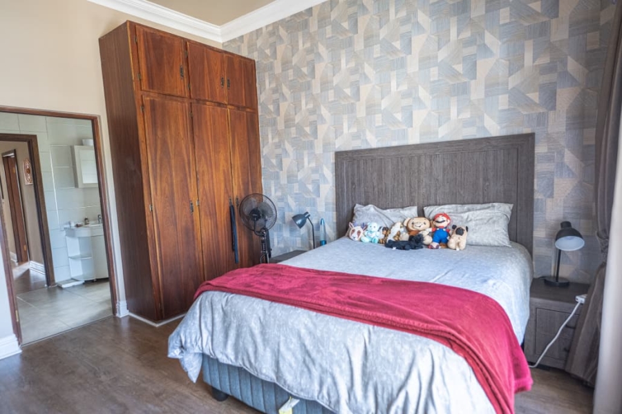 To Let 5 Bedroom Property for Rent in Wilkoppies North West